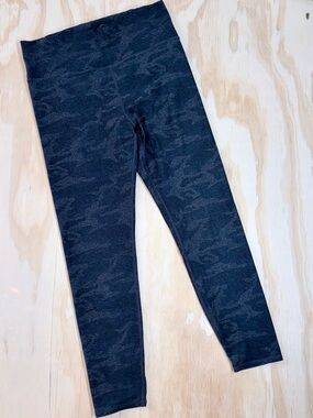 Vuori 25" 7/8 Clean Elevation Performance Suede Legging Black Camo L